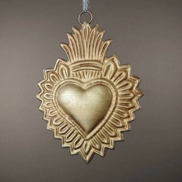 Burnished Gold-tone Small Crown Curved Heart Milagro Decor - Picture 3 of 6
